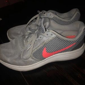 Nike shoes size 7 women’s